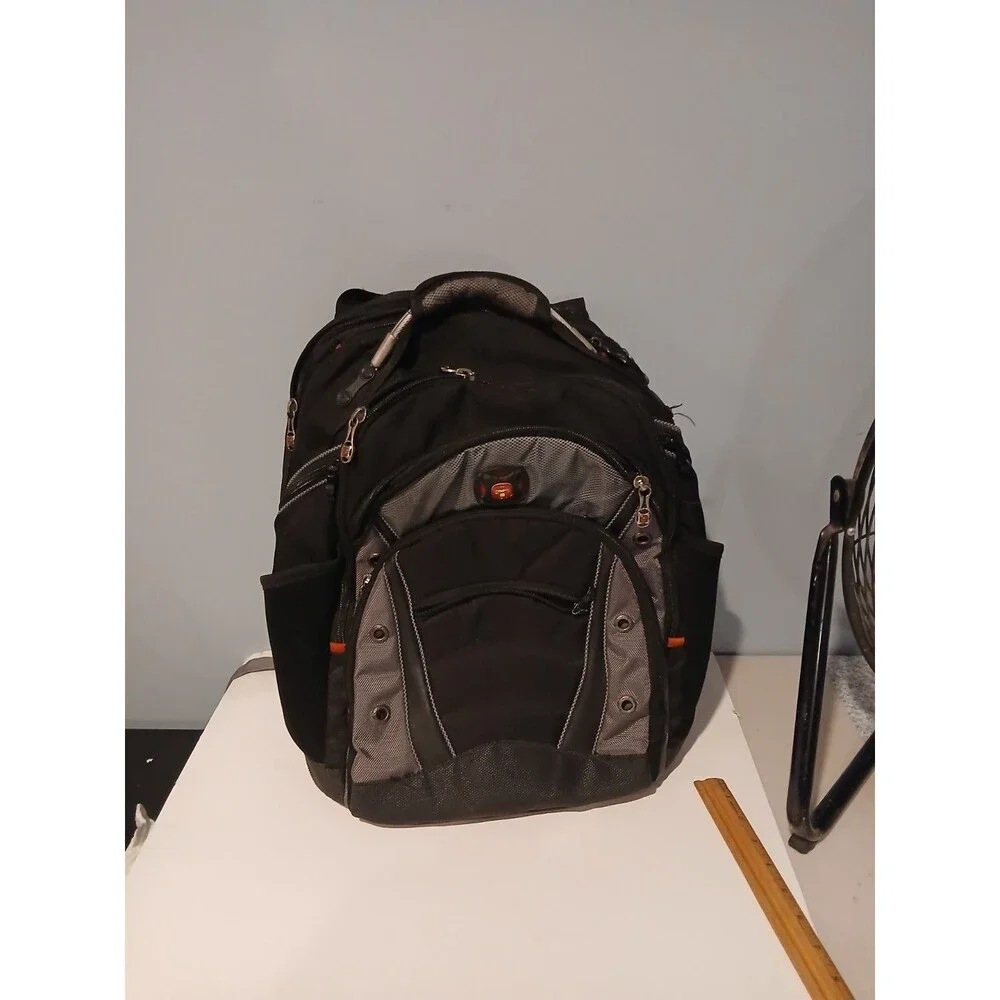SWISS GEAR Synergy Pro 16 inch Laptop Backpack Black & Gray